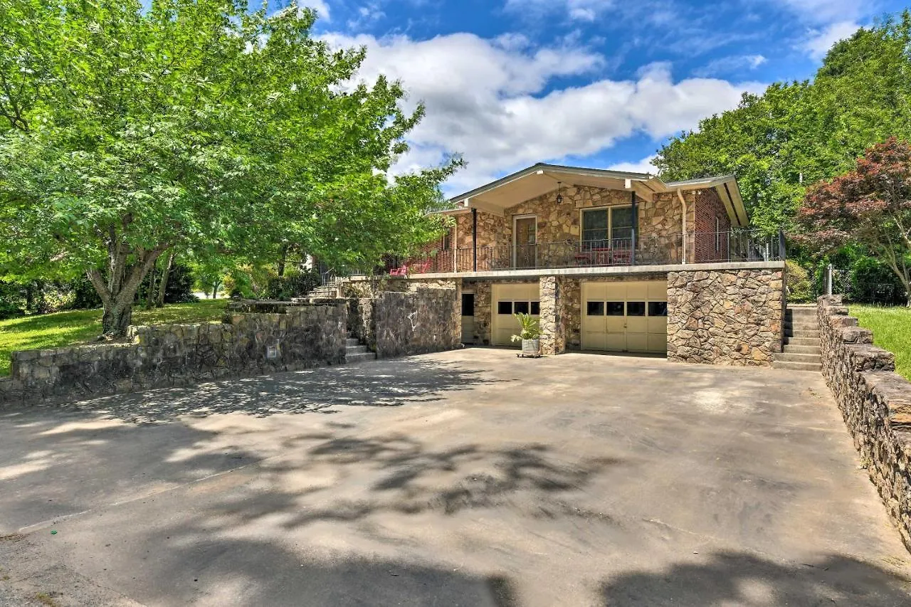 Cozy Charlotte Retreat With Yard About 5 Mi To Dtwnヴィラ 米国