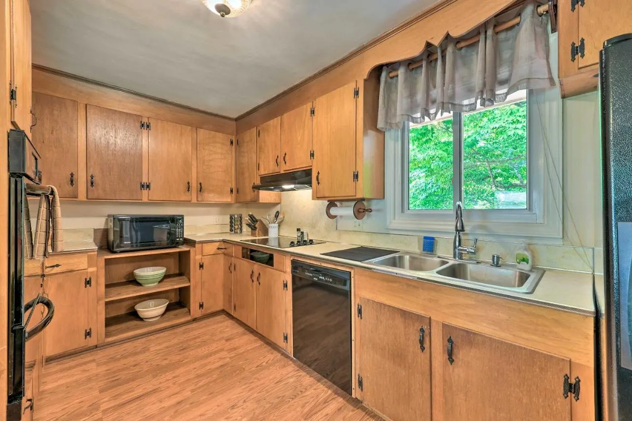 Cozy Charlotte Retreat With Yard About 5 Mi To Dtwnヴィラ 別荘