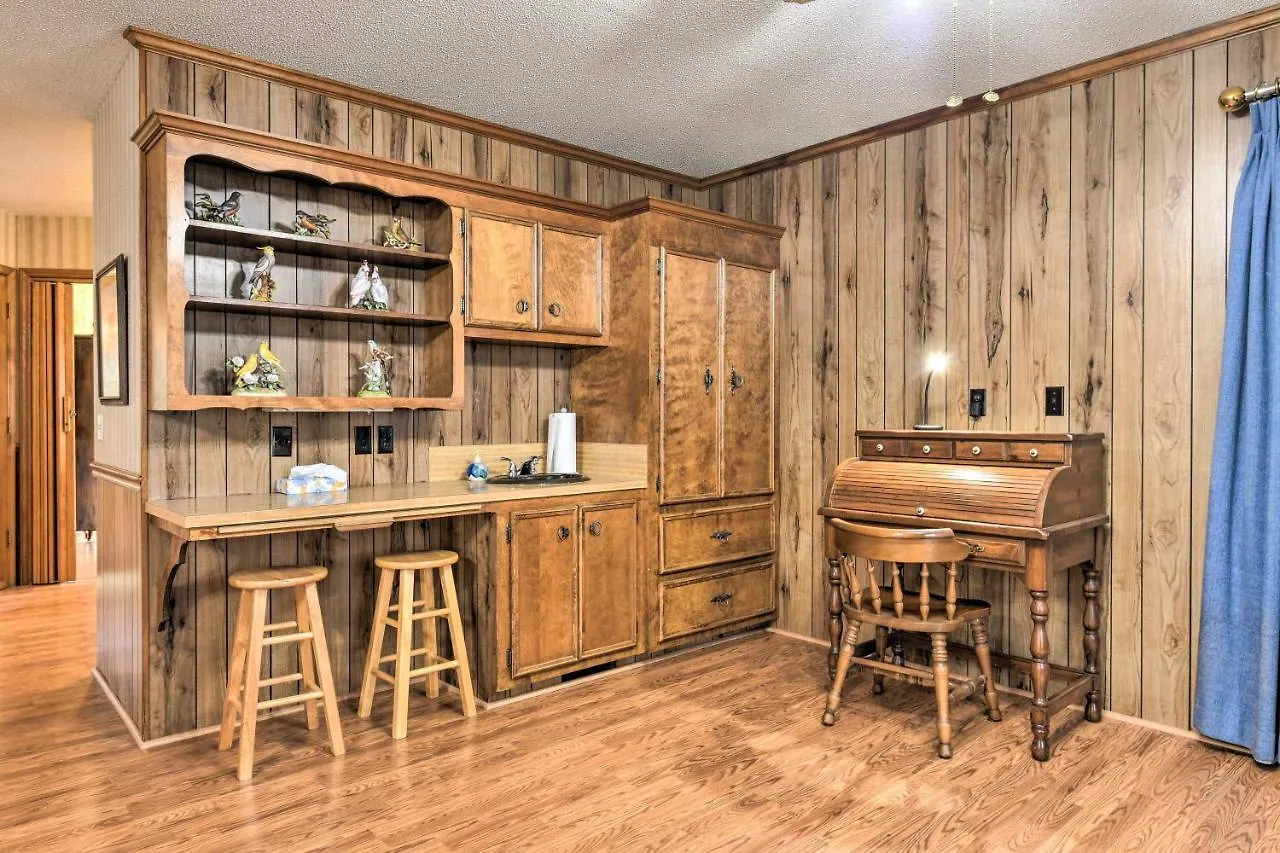 Cozy Charlotte Retreat With Yard About 5 Mi To Dtwnヴィラ 別荘