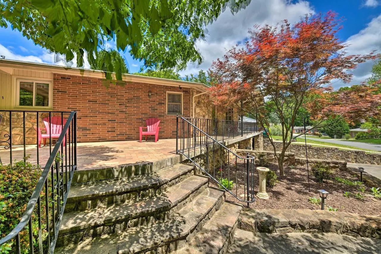 Cozy Charlotte Retreat With Yard About 5 Mi To Dtwnヴィラ