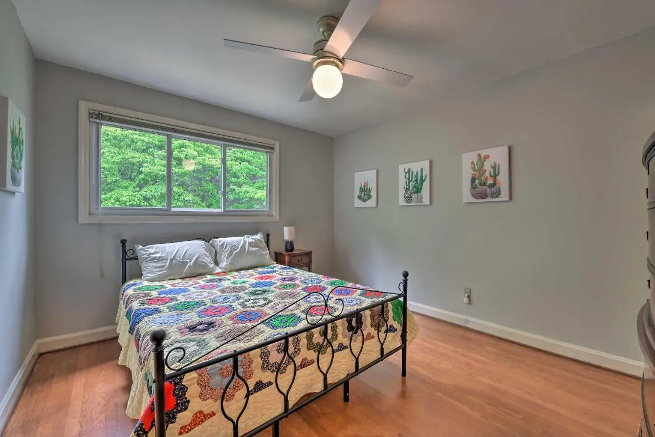 別荘 Cozy Charlotte Retreat With Yard About 5 Mi To Dtwnヴィラ