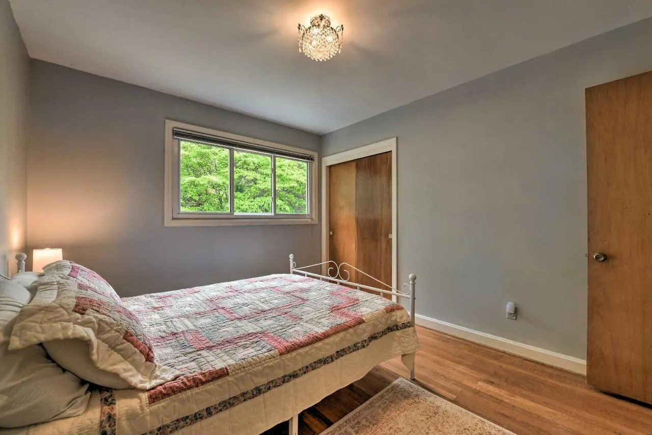 Cozy Charlotte Retreat With Yard About 5 Mi To Dtwnヴィラ 別荘