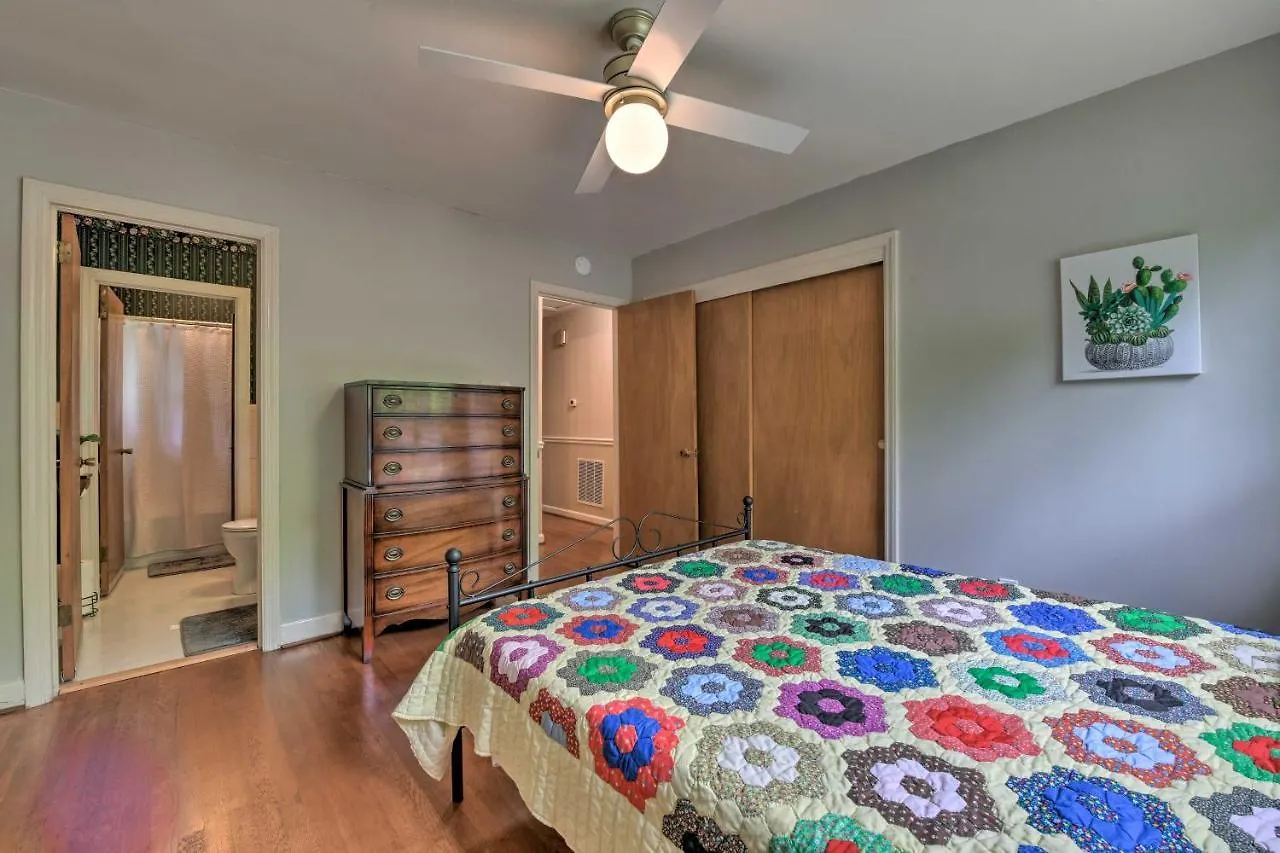 Cozy Charlotte Retreat With Yard About 5 Mi To Dtwnヴィラ 米国